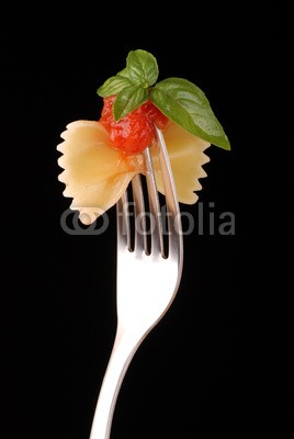 al62, farfalle, salsa e basilico (pasta, tomaten, salsa, basilikum, küche, backen, cotta, kochen, schmetterling, abzweigungen, makkaroni, italien, italienisch, mittelmeer, diät, trikolore, essen, eater, flach, teller, richtungen, erster, rezepte, schwarz, soße, soße, traditio)