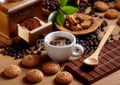 al62, tazza di caffè espresso con macinino in legno (kaffee, espresso, tassen, kaffeetasse, kerne, kerne, aroma, kaffeemühle, kaffeemühle, tradition, traditionell, warm, koffein, trinken, frisch, grillparty, rösten, holz, duftend, schwarz, pause, frühstücken, braun, italienisch, flavour, schokolad)