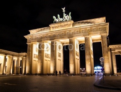Alexi TAUZIN, Brandenburger Tor - Porte de Brandbourg, in Berlin (Wunschgröße, Fotografie, Photografie, Metropole, Stadt, Hauptstadt, Berlin, Symbol, Deutschland, Architektur, Tor, Quadriga, Säulen, Nachtszene, Beleuchtung, Frühklassizismus, Büro, bunt)
