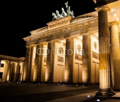 Alexi TAUZIN, Brandenburger Tor - Porte de Brandbourg, in Berlin (Wunschgröße, Fotografie, Photografie, Metropole, Stadt, Hauptstadt, Berlin, Symbol, Deutschland, Architektur, Tor, Quadriga, Säulen, Nachtszene, Beleuchtung, Frühklassizismus, Büro, bunt)