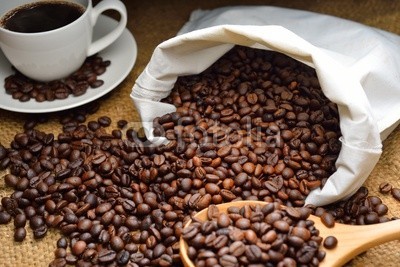 amenic181, coffee beans and coffee cup (arabic, aroma, hintergrund, tasche, bohne, getränke, schwarz, frühstücken, braun, anbrennen, kaffee, koffein, close-up, kaffee, kaffeeautomat, tassen, dunkel, trinken, expressotasse, frische, samenkorn, java, latte, märkte, mocha, morgen)