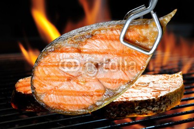 amenic181, Juicy pieces of salmon on flame (lachs, barbeque, barbecue, barbecue, gerÃ¶stet, rÃ¶sten gerÃ¶stet, grill, gebraten, steak, gebackenes, feuer, fisch, meeresfrÃ¼chte, essen, fleisch, meer, cooked, flamme, mahlzeit, brotmesser, cooking, scharf essen, omega 3, piece, holzkohle)