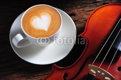 amenic181, Latte art and violin on wooden table (auf, tassen, alt, mug, kunst, scharf essen, kaffee, life, schaum, liebe, holz, essen, süss, musik, aroma, braun, trinken, klingen, pause, latte, profilstahl, geschmack, sahne, entspannen, herz, stil, frisch, melncholie, schnur, kaffee, violine, morgen)