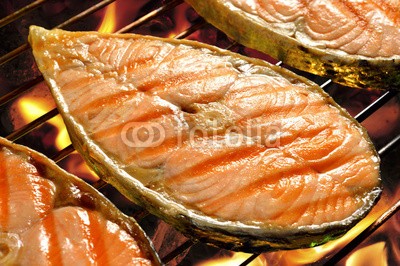 amenic181, Pieces of salmon on flaming grill (lachs, barbeque, barbecue, barbecue, gerÃ¶stet, rÃ¶sten gerÃ¶stet, grill, gebraten, steak, gebackenes, feuer, fisch, meeresfrÃ¼chte, essen, fleisch, meer, cooked, flamme, mahlzeit, brotmesser, cooking, scharf essen, omega 3, piece, holzkohle)