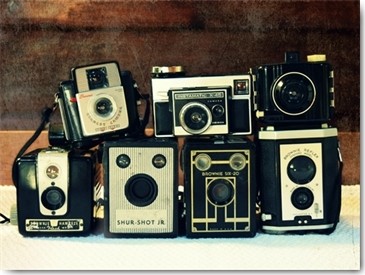 Robin Dickinson, Vintage Camera Collection (Fotoapperate, Vintage,  Nostalgie, Antiquitäten, Fotografie, Wunschgröße, Fotostudio, Treppenhaus, bunt)