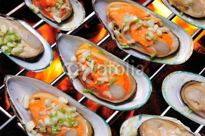 amenic181, Grilled mussels topped with butter,garlic and parsley (meer, barbecue, öl, scharf essen, mahlzeit, feuer, essbare blumen, essen, fleisch, rösten geröstet, yummy, grill, kraut, lecker, steak, schale, ozean, butte, orange, knoblauch, geraucht, flamme, muscheln, weichtier, flammendes, feinschmecker, geröste)
