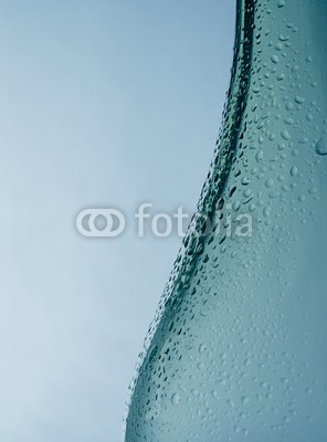 Andreas Berheide, Bottle of wine (wasserturm, flasche, objekt, textfreiraum, nahaufnahme, close-up, trinken, weinflasche, hochformat, kÃ¼hle farbe)