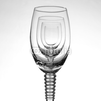 Andreas Berheide, Four glasses (4, entlebuch, kristalle, lila, weinglÃ¤ser, hintereinander, kunst, dekorativ, trinken, bar, speisen, trinken, objekt, hochforma)