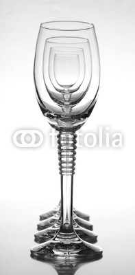 Andreas Berheide, Four glasses (4, entlebuch, kristalle, lila, weinglÃ¤ser, hintereinander, kunst, dekorativ, trinken, bar, speisen, trinken, objekt, hochforma)