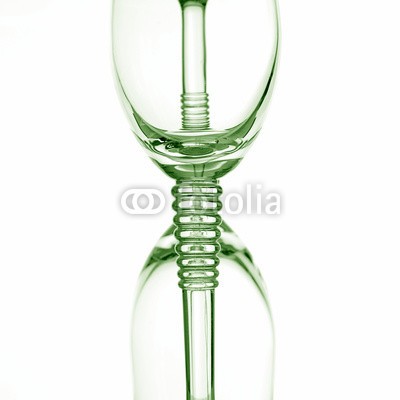 Andreas Berheide, Wine glasses on white, decorative art background (wein, weinglÃ¤ser, glas, kristalle, dekorativ, modern, abstrakt, kunst, likÃ¶r, lila, weinglÃ¤ser, weiÃŸ, hintergrund, trinken, bar, restaurant, trinken, glaserl, bunt, bun)