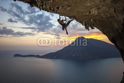 Andrey Bandurenko, Male rock climber at sunset. Kalymnos Island, Greece (bergsteiger, klettern, kletternatter, fels, sonnenuntergÃ¤nge, silhouette, meer, himmel, mann, seil, hoch, jung, felsen, wasser, sport, insel, griechenland, hÃ¶he, extrem, landschaft, tau, eins, sonne, oberteil, blechtrompete, cave, anblick, mÃ¤nnlic)