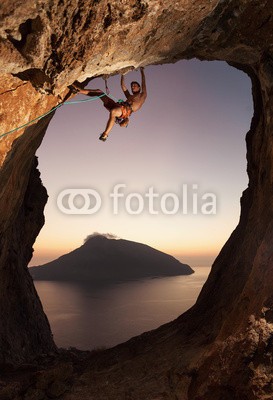 Andrey Bandurenko, Rock climber at sunset. Kalymnos Island, Greece. (bergsteiger, kletternatter, mann, fels, klettern, sonnenuntergänge, landschaft, aktiv, betätigung, erwachsen, wölben, cave, felsen, difficult, abend, extrem, griechenland, tau, hanging, hoch, holding, insel, lebensstil, männlich, berg, natur, ein)