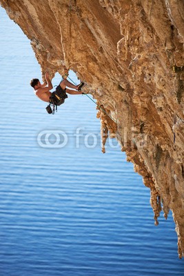 Andrey Bandurenko, Rock climber (bergsteiger, mann, klettern, kletternatter, fels, felsen, meer, seil, aktiv, betÃ¤tigung, erwachsen, allein, belay, herausforderung, difficult, extrem, grande, griechenland, tau, hÃ¶he, hoch, insel, landschaft, blechtrompete, mÃ¤nnlich, berg, natur, ein)