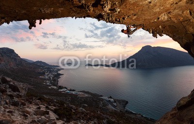 Andrey Bandurenko, Silhouette of a rock climber at sunset. Kalymnos Island, Greece. (bergsteiger, klettern, mann, fels, silhouette, griechenland, sonnenuntergänge, klettern, meer, aktiv, betätigung, erwachsen, felsen, extrem, guy, höhe, hoch, landschaft, lebensstil, männlich, berg, natur, 1, draußen, leute, person, seil, himmel, spor)