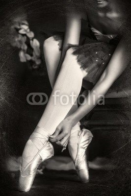 Andrey Kiselev, vintage art (Wunschgröße, Fotografie, Ballerina, Tutu, Ballett, Ballettschuhe, Tänzerin, Tanz, Schlafzimmer, Tanzschule, Eleganz, schwarz / weiß,)