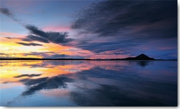 Andy Mumford, Lake Myvatn Reflections (Wunschgröße, Fotokunst, Landschaft, Island, See, Abendstimmung, Sonnenuntergang, Spiegelungen, Insel, Einsamkeit, Ruhe,Schlafzimmer, bunt)