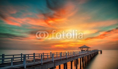 anekoho, Wooded bridge (phuket, strand, thailand, nacht, bangkok, tage, resort, marina, motorboot, meer, szene, wasser, sunrise, pfeiler, mast, puerto, morgens, see, sonne, segelboot, sonnenuntergänge, bellen, hölzern, silhouette, sailing, brücke, natur, landschaft, entspannun)