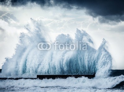 Anna Omelchenko, Giant waves (aktion, atlantic, strand, schöner, blau, brechend, klima, wolken, küste, küste, kalt, wirbelsturm, gefährlich, katastrophe, dramatisch, umwelt, hoch, orkan, landschaft, large, bewegung, natürlich, natur, ozean, friedlich, kraftvoll, regen, regenschaue)