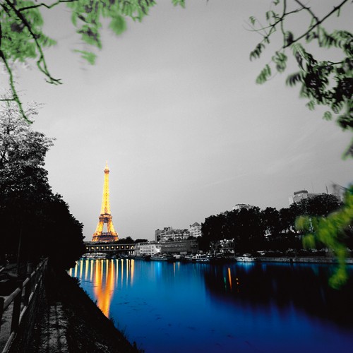 Anne Valverde, Eiffel Reflect (Wunschgröße, Fotokunst, Eiffelturm gold, Paris, Brücke, Fluss, Seine, Städte, Metropole, Wahrzeichen, Symbol, Nachtszene, Büro, Wohnzimmer, bunt)