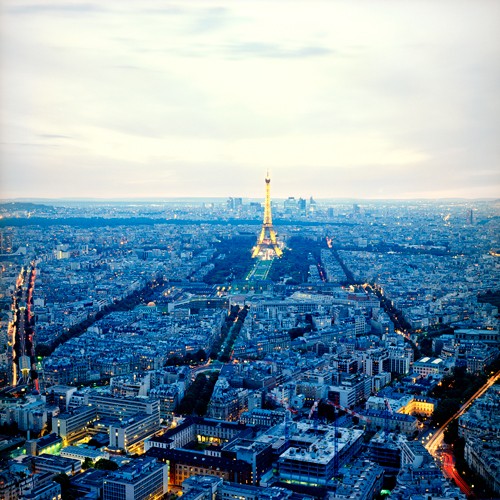 Anne Valverde, Paris Blues (Wunschgröße, Fotokunst, Modern, Städte, Eiffelturm, Metropole, Eiffelturm gelb, Wahrzeichen, Symbol, Architektur, Luftbild, Paris, Büro, Wohnzimmer, blau)