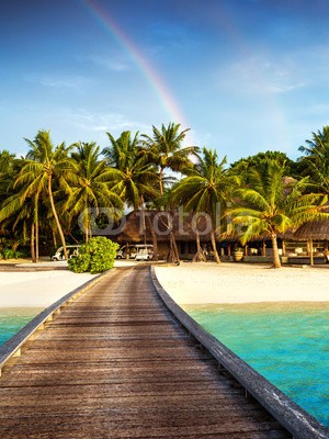 Anna Omelchenko, Wooden bridge to island beach resort (asien, indianer, malediven, strand, blau, brücke, bungalow, küste, küstenlinie, bunt, reiseziel, exotisch, fußgängerbrücke, grün, urlaub, hotel, haus, abbild, insel, lagune, landschaft, locations, luxus, natur, ozean, draußen, palme, paradise, pfa)