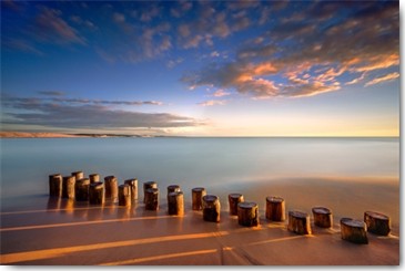 Arnaud Bertrande, Diagonale (Wunschgröße, Fotokunst, Modern, Landschaft, Meer, Meeresbrise, Horizont,  Wasser, Strand, Himmel, Sonnenlicht, Schatten, Wellenbrecher, Wohnzimmer, Badezimmer, Schlafzimmer, bunt)