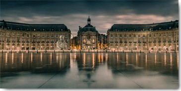 Arnaud Bertrande, Place de la bourse (Wunschgröße, Fotografie, Photografie, Städte,  Frankreich, Bordeaux, Brunnen, Börsenplatz, Architektur, Prachtbau, prachtvoll, Klassizismus, Abendlicht, Dämmerung, Büro, Wohnzimmer, bunt)