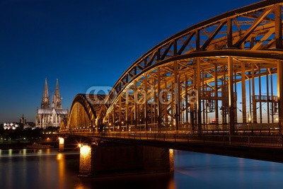 arsdigital, Cologne 01 (Wunschgröße, Fotogtafie, Photografie, Städte, Metropole, Architektur,  Brücke, Fluss, Rhein, Nachtszene, Spiegelungen, Reflexion, Dom, Köln, Kölner Dom, Bürogebäude, Büro, Business, Wohnzimmer, bunt)