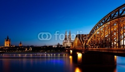 arsdigital, Skyline of Cologne (Wunschgröße, Fotogtafie, Photografie, Städte, Metropole, Architektur,  Brücke, Fluss, Rhein, Nachtszene, Spiegelungen, Reflexion, Dom, Köln, Kölner Dom, Bürogebäude, Büro, Business, Wohnzimmer, bunt)