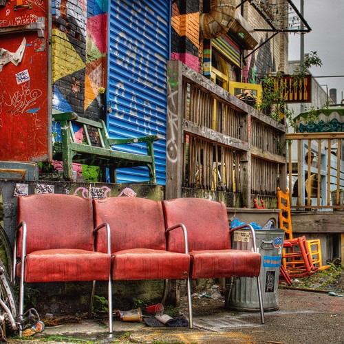 Aurélien Terrible, Mollusk (Wunschgröße, Fotografie, Architektur, Slums, Sessel, Armut, Stühle, Wohnzimmer, Jugendzimmer, bunt)