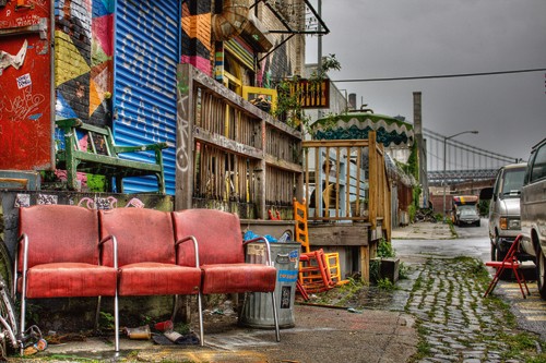 Aurélien Terrible, Mollusk (Wunschgröße, Fotografie, Architektur, Slums, Sessel, Armut, Stühle, Wohnzimmer, Jugendzimmer, bunt)