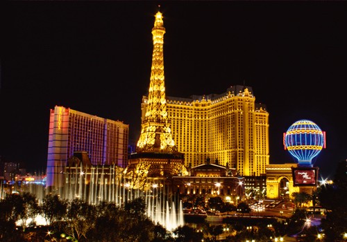 Aurélien Terrible, Vegas (Wunschgröße, Fotokunst, Städte, Metropole, Las Vegas, Belagio Park, Hotel, Amerika,  Wahrzeichen, Mini-Eiffelturm, Architektur, Vergnügen, Kasinos, Nachtszene, Wohnzimmer, bunt)