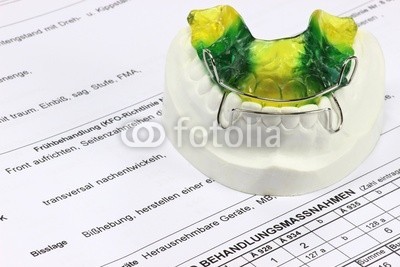 B. Wylezich, Zahnspange06 (strebe, bedienung, behandeln, kieferorthopäde, kieferorthopädie, lose, griffe, klammern, zahnheilkunde, medizin, ärztin, plastik, schecke, konto, kosten, krankenkasse, versicherung, zahn, typen, kostenvoranschlag, überbiss, unterkiefer, doppel)