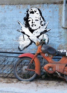Edition Street Art, Street Style (Street Art, Modern, Malerei, Menschen, Marylin Monroe, persönlichkeiten, Portrait, Graffitiy, Motorrad, Wohnzimmer, Jugendzimmer, Wohnzimmer, bunt)