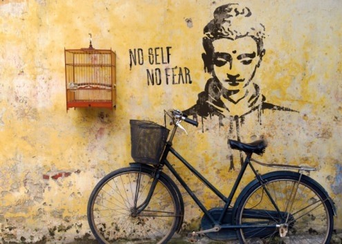 Edition Street Art, No self no fear (Street Art, Modern, Malerei, Mensch, Frau, Inderin, Graffitiy, Fahrrad, Wohnzimmer, Jugendzimmer, Wohnzimmer, bunt)