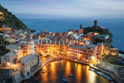 Beboy, Vernazza, Cinque Terre, Italie (welt, italien, 5, italienisch, dorf am meer, site, landschaftlich, abend, sonnenuntergänge, meer, ozean, mittelmeer, jean, besinnung, haus, haus, colourful, europa, landschaft, liguria, küste, haus, berg, mittelmeer, natur, landschaft, landschaftlic)