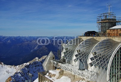 Bergfee, Blick über Deutschland höchsten Gipfel (deutschland, zugspitze, schloss, sehenswürdigkeit, panorama, schnee, eis, gletscher, sommer, winter, bergsee, himmel, spiegelung, wasser, landschaft, see, hiking, bergsteiger, bergsteigen, kopf, abenteuer, fliege, fremdenverkehr, natur, national par)