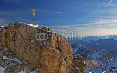 Bergfee, Der Blick von der Zugspitze (deutschland, zugspitze, schloss, sehenswürdigkeit, panorama, schnee, eis, gletscher, sommer, winter, bergsee, himmel, spiegelung, wasser, landschaft, see, hiking, bergsteiger, bergsteigen, kopf, abenteuer, fliege, fremdenverkehr, natur, national par)