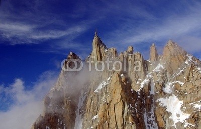 Bergfee, Gigantische Bauwerke im Mont Blanc Massiv-Aig. du Midi (frankreich, chamonix, mont ventoux, midi, hubschrauber, sehenswürdigkeit, panorama, schnee, eis, gletscher, sommer, winter, bergsee, himmel, spiegelung, wasser, landschaft, luftaufnahme, luft, see, fluß, wandern, bergsteiger, klettern, kopf, abenteue)