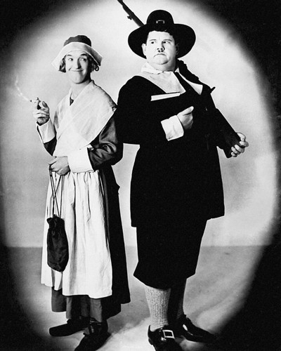 Hollywood Photo Archive, Laurel & Hardy - Thanksgiving (Komiker, Schauspieler, Dick und Doof, Stan und Olly, Filmszene, Nostalgie,  Filmklassiker,  Wohnzimmer, Kino, Grafik, Wunschgröße, schwarz/weiß)