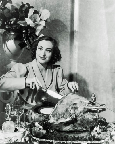 Hollywood Photo Archive, Thanksgiving - Joan Crawford (Joan Crawford, Diva, Schauspielerin, Nostalgie, Erntedankfest, Truthahn, Mahlzeit, Festessen, Filmklassiker, Persönlichkeiten, Fotografie,  Wohnzimmer, Kino, Wunschgröße, schwarz/weiß)