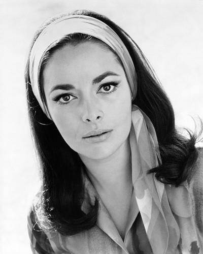 Hollywood Photo Archive, Karin Dor (Karin Dor, Schauspielerin, Nostalgie, Portrait, Filmklassiker, Filmszene, Persönlichkeiten, Fotografie,  Wohnzimmer, Kino, Wunschgröße, schwarz/weiß)