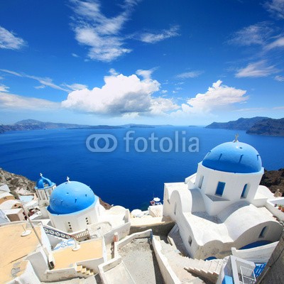 Acrylglasbild Brad Pict, Santorin - Oia (Wunschgröße, Fotografie, Photografie, Griechenland, Insel, Santorini, Architektur, Kirche, Häuser, Meer, Mittelmeer, Landschaft, Urlaub, blaue Kuppeln, Panorama, Wellness, Bad, Arztpraxis, blau / weiß)