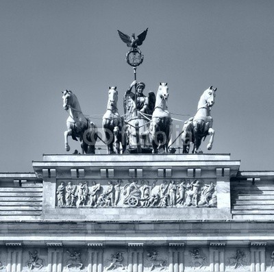 c, Brandenburger Tor, Berlin (Wunschgröße, Fotografie, Photografie, Frühklassizismus, nationales Symbol, Symbol, Wahrzeichen, Säulen, Johann Gottfried Schadow, Deutschland, Metropole, Berlin, Tor, Quadriga, Skulpturen, Attika, Relief, Büro, Business, schwarz / weiß)