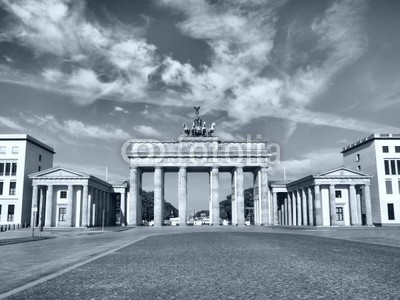 c, Brandenburger Tor, Berlin (Wunschgröße, Fotografie, Photografie, Frühklassizismus, nationales Symbol, Symbol, Wahrzeichen, Säulen,  Deutschland, Metropole, Berlin, Tor, Quadriga, Platz, Pariser Platz, Büro, schwarz / weiß)