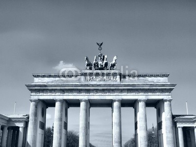 c, Brandenburger Tor, Berlin (Wunschgröße, Fotografie, Photografie, Frühklassizismus, nationales Symbol, Symbol, Wahrzeichen, Säulen, Johann Gottfried Schadow, Deutschland, Metropole, Berlin, Tor, Quadriga, Skulpturen, Attika, Relief, Büro, Business, schwarz / weiß)