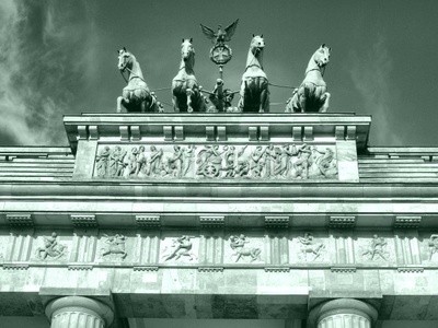 c, Brandenburger Tor, Berlin (Wunschgröße, Fotografie, Photografie, Frühklassizismus, nationales Symbol, Symbol, Wahrzeichen, Säulen, Johann Gottfried Schadow, Deutschland, Metropole, Berlin, Tor, Quadriga, Skulpturen, Attika, Relief, Büro, Business, bunt)