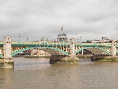 c, River Thames in London (Wunschgröße, Fotografie, Photografie, Panorama, Metropole, Stadt, Fluss, Themse, Architektur, Brücke, Brückenpfeiler, Kirche, Kuppel, Büro, bunt)