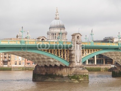 c, River Thames in London (Wunschgröße, Fotografie, Photografie, Panorama, Metropole, Stadt, Fluss, Themse, Architektur, Brücke, Brückenpfeiler, Kirche, Kuppel, Büro, bunt)