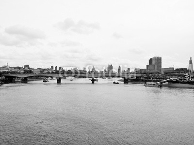 c, River Thames in London (Wunschgröße, Fotografie, Photografie, Panorama, Metropole, Stadt, Fluss, Themse, Architektur, Brücke, Boote, Büro, schwarz / weiß)